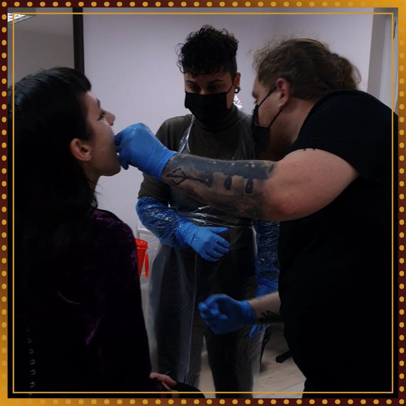 Kurs piercingu w Poznaniu. Szkolenie piercera w Wielkopolsce. Doszkolenie z piercingu dla piercerów. Dofinansowanie rozwoju piercera. Piercing poznań, Tomek Tauay Piercing