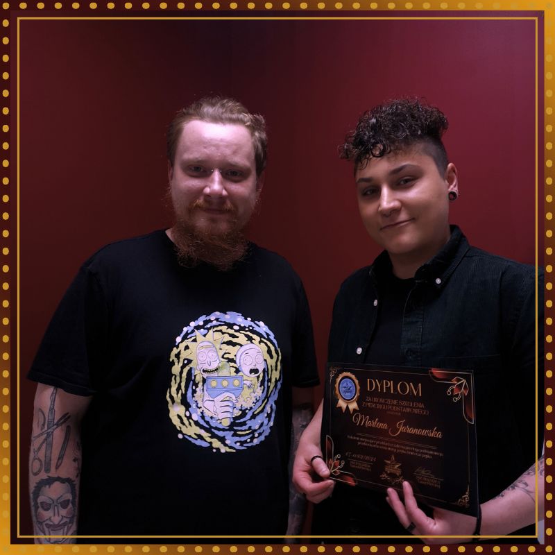 Opinie kursantów kurs piercingu Poznań. Co mówią kursanci szkolenie piercing Wielkopolska. Opinie o kursie, recenzje kursu. Szkolenie na piercera w Poznaniu opinia. Tomek Tauay Piercing