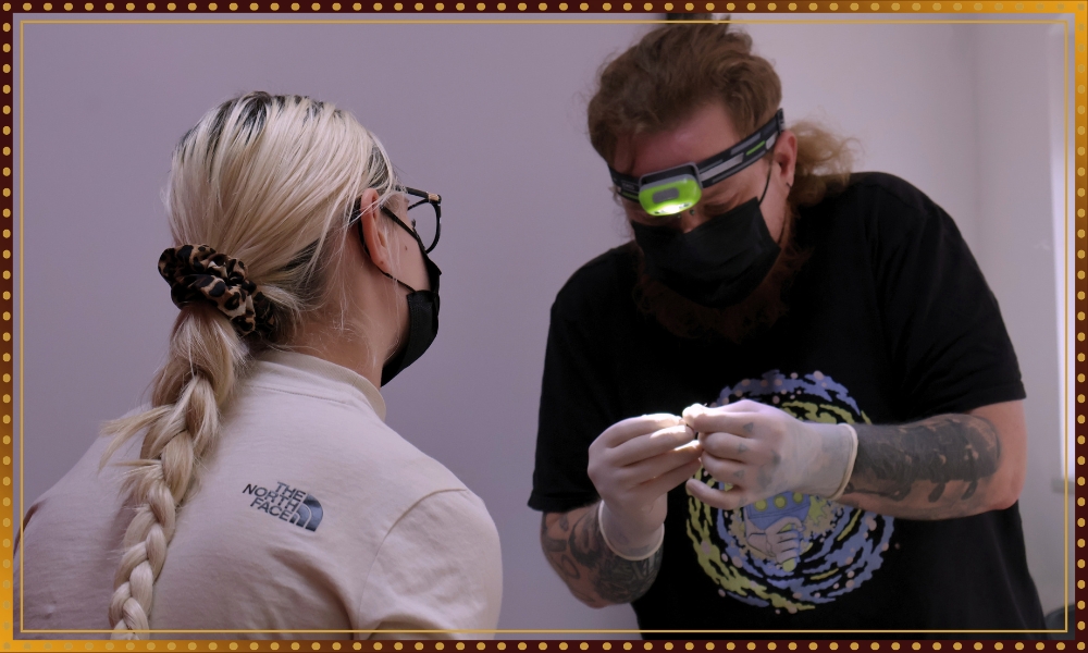 Program kursu piercingu podstawowego. Szkolenie piercing podstawowy Poznań Tauay Piercing. Propaganda kursy szkolenia doszkolenia z piercingu. Oferta i cennik kursu piercingu.