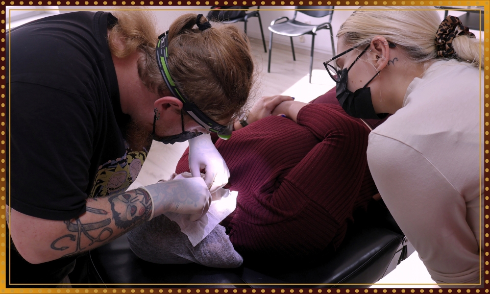 Program kursu piercingu podstawowego. Szkolenie piercing podstawowy Poznań Tauay Piercing. Propaganda kursy szkolenia doszkolenia z piercingu. Oferta i cennik kursu piercingu.