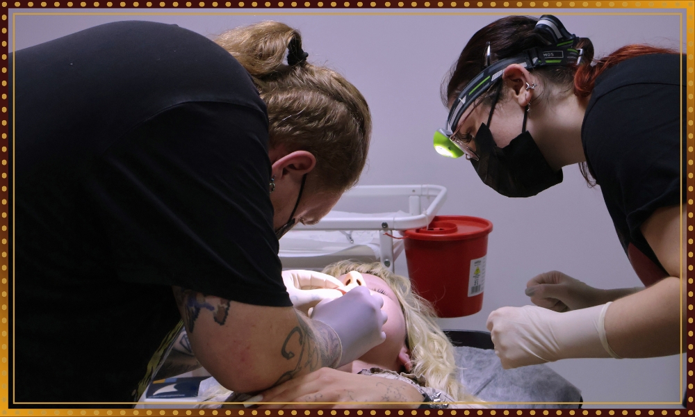 Program kursu piercingu podstawowego. Szkolenie piercing podstawowy Poznań Tauay Piercing. Propaganda kursy szkolenia doszkolenia z piercingu. Oferta i cennik kursu piercingu.