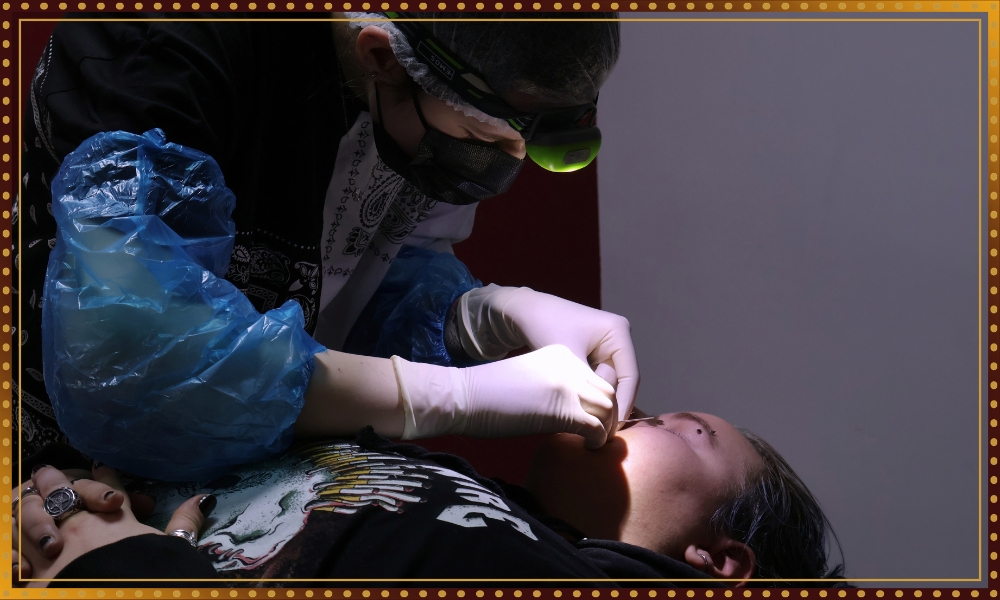 Program kursu piercingu podstawowego. Szkolenie piercing podstawowy Poznań Tauay Piercing. Propaganda kursy szkolenia doszkolenia z piercingu. Oferta i cennik kursu piercingu.